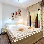 Rose Chopok 1100 M-on Hiking Trail-view-hot Tub-sauna-view דירה דמנובסקה דולינה